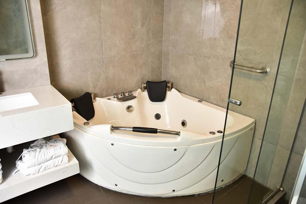 Serenzza Hotel Лима Экстерьер фото